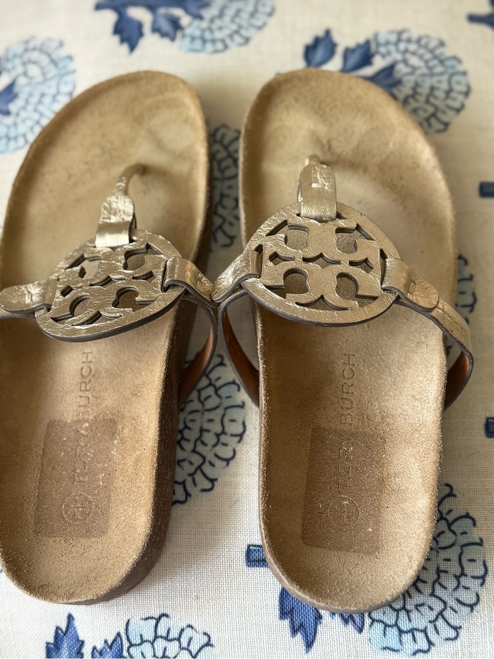 Tory Burch Gold Metallic Miller Logo Thong Sandals - Picture 3 of 5